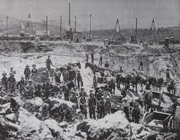 Foto: Mijnwerkers aan de slag in de asbestmijn van Asbestose, 1928 (bron: Archief WG Clark Fonds)